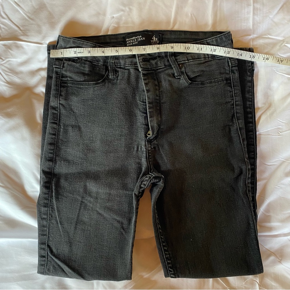 Abercrombie & Fitch High Rise Ankle Jean